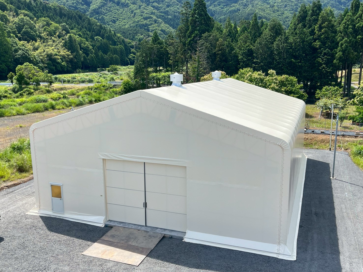 美しい自然の中に美しいテント倉庫！テント倉庫を建築しました！　│熊本県