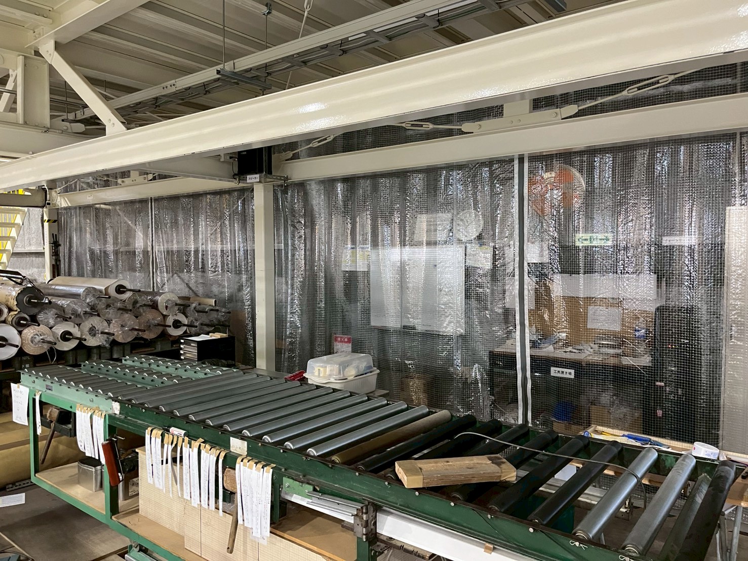 空調効率UP！工場内をカーテンで間仕切ります！間仕切カーテンを取り付けました！　｜福岡県