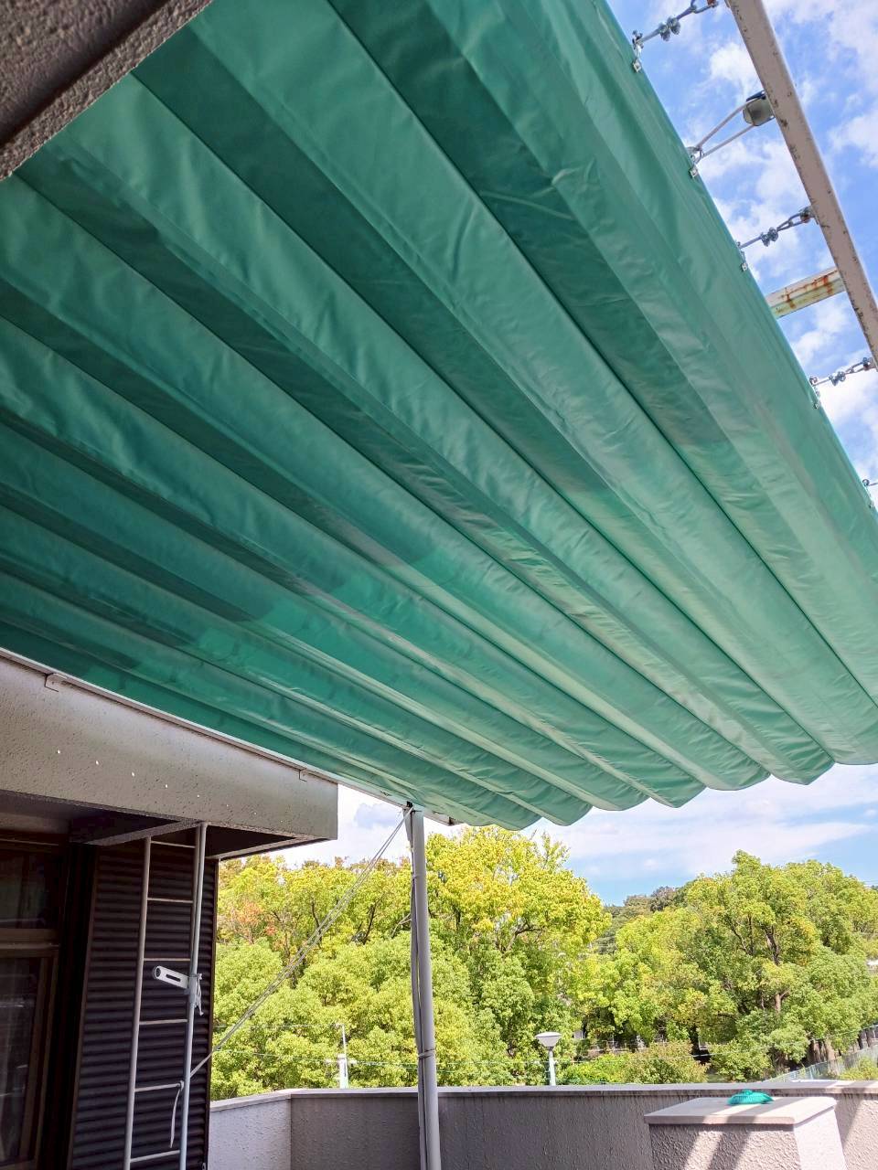 古くなった開閉式テントを心機一転！開閉式テントの生地替えを行いました！｜大分県