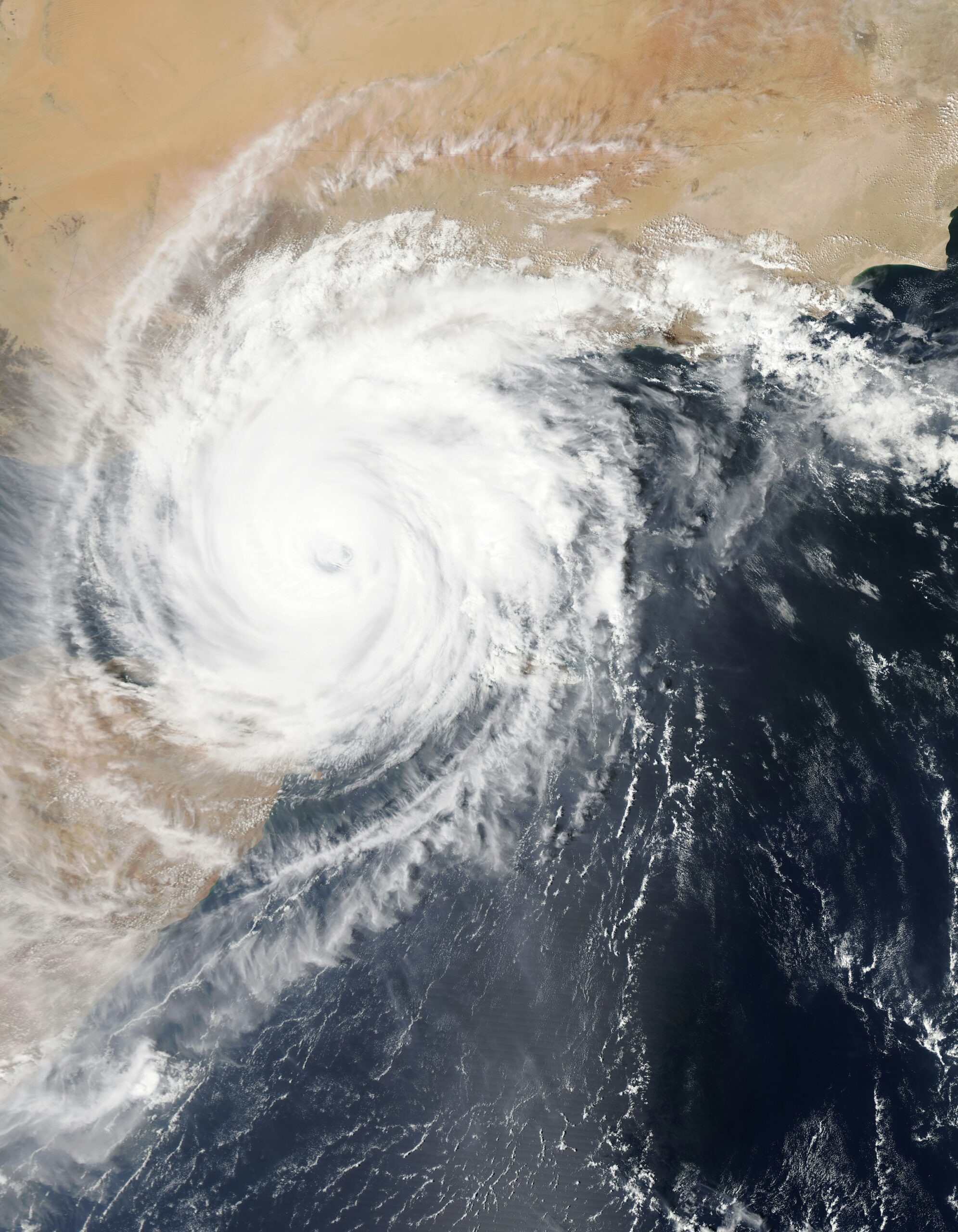台風10号接近中、テント倉庫の台風対策はお済ですか?